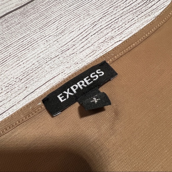 EXPRESS Ruffle V-Neck Peplum Top - Picture 5 of 12